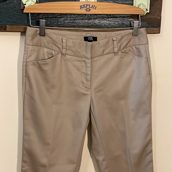 2/$30 Chic by Jacob Beige Capri Pants Size 6 - Picture 3 of 14